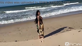 A Naughty Girl Fulfills Her Fan'S Wish For Outdoor Sex Without A Condom