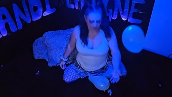 Sugary Milf Indulges In Balloon Fetish In Adorable Video